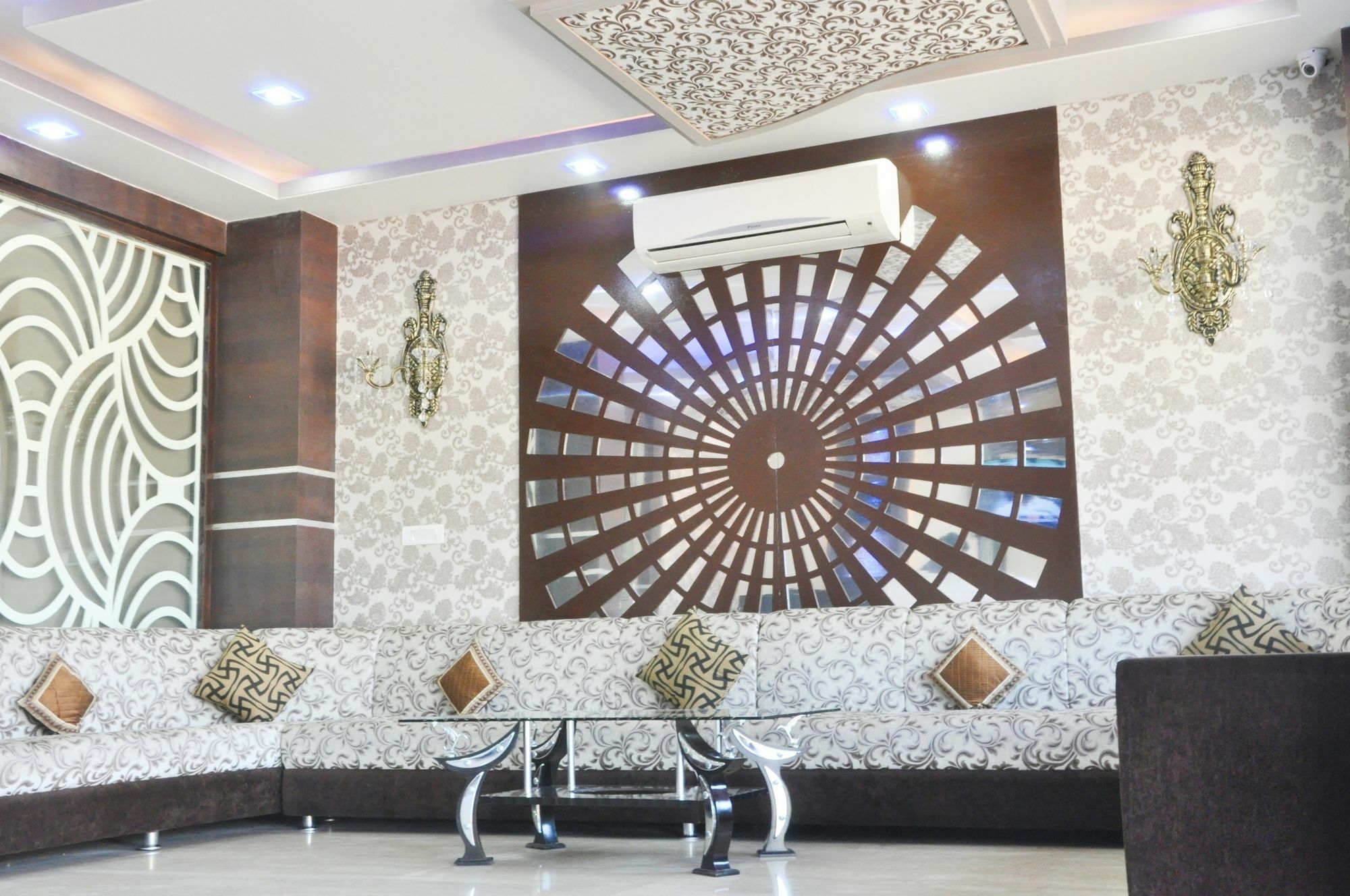 Hotel Rnb R K Palace