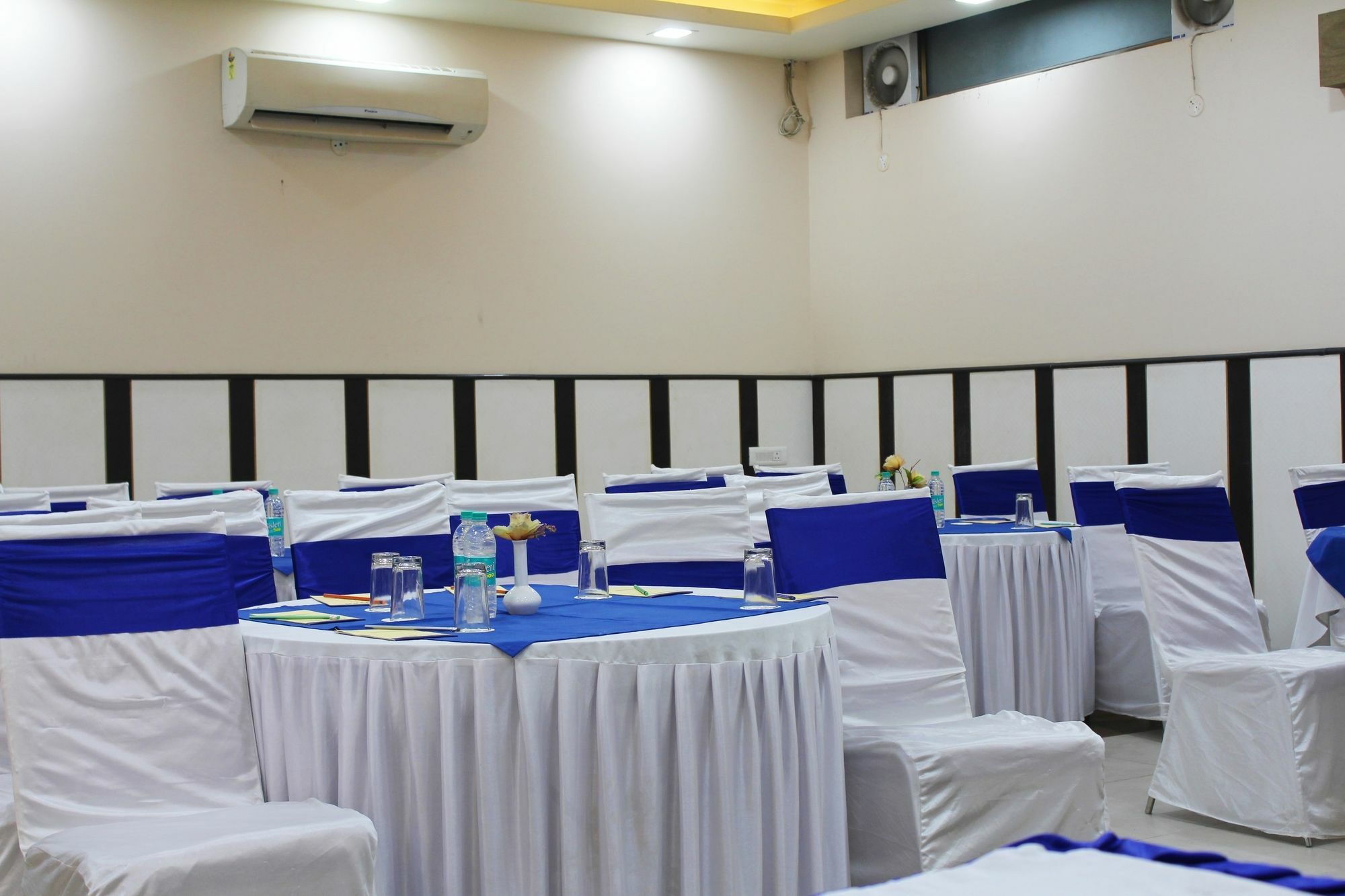 Rnb R K Palace Hotel 3*